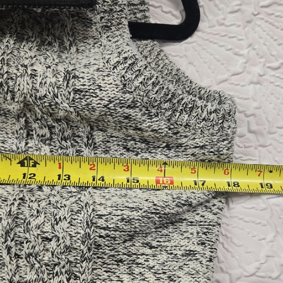 Chic Women's Black and White Cable Knit Cardigan Vest - Sherpa Interior - Picture 3 of 11